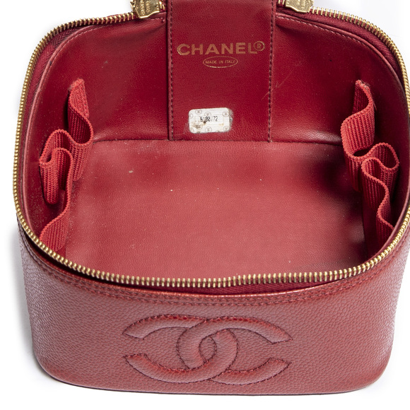 Chanel CC Logo Vanity Case - Picture 7 of 8